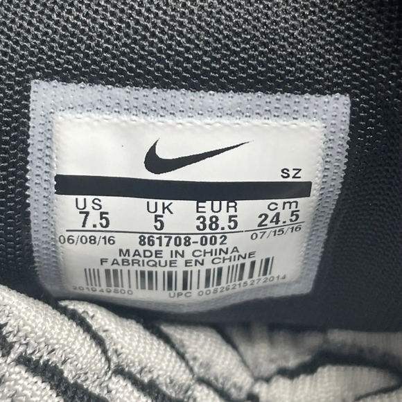 Nike Womens Roshe 2 Hi Flyknit Black White Sneakerboots 861708-002 Size 7.5 - Picture 9 of 11